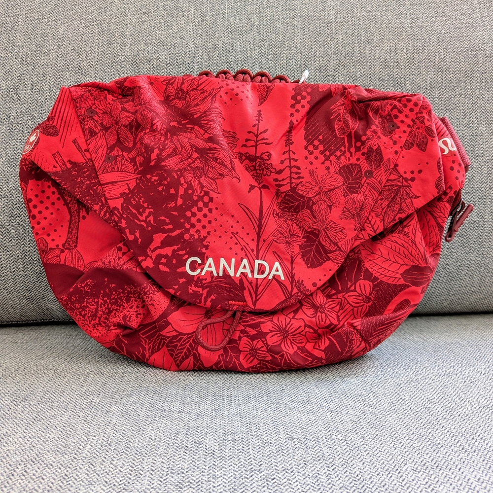 Lululemon x Team Canada Curved Crossbody Bag NWT - Picture 1 of 6